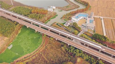 江苏两会代表委员：打造天蓝地绿水清的美丽江苏